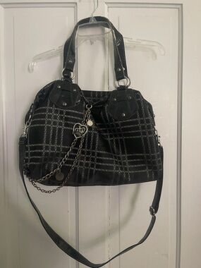XOXO Black Logo-Print Chain-Accent Shoulder Bag